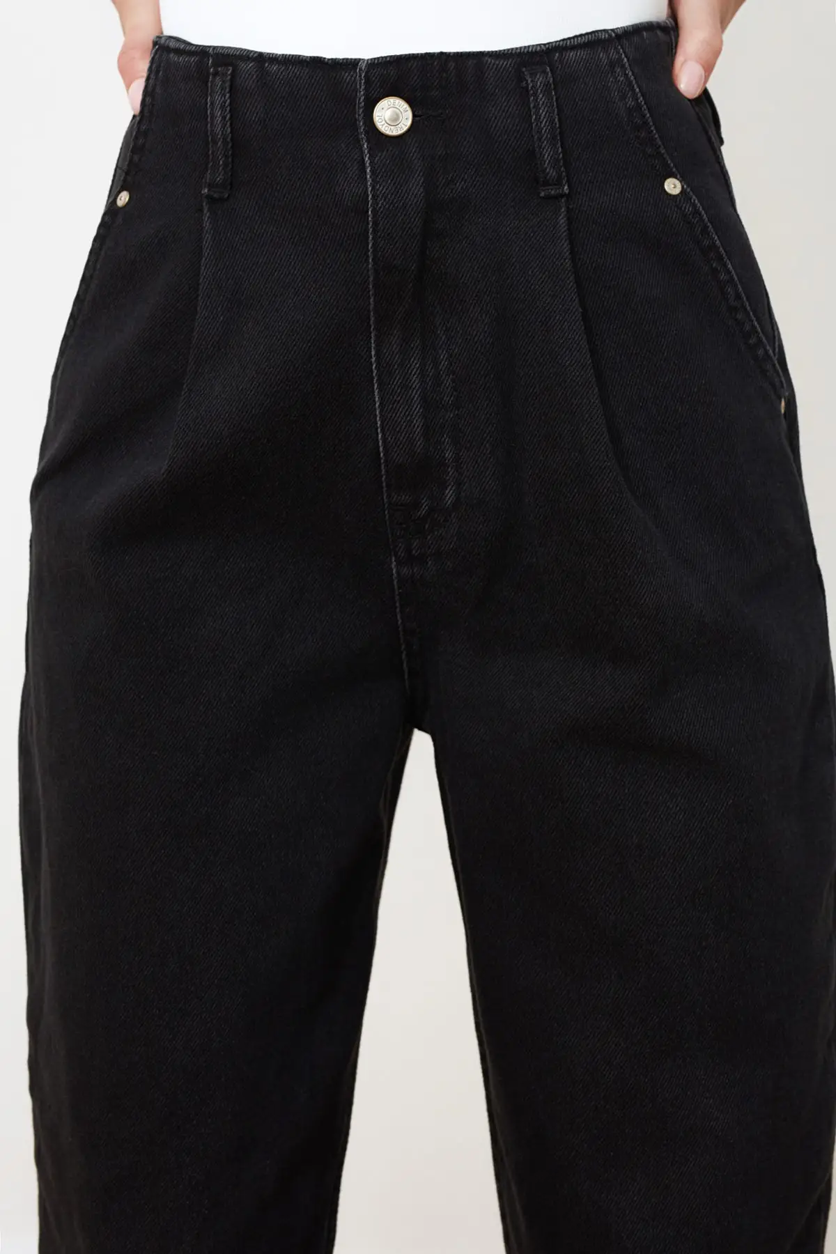 

Trendyol Pleated High Waist Mom Jeans TWOSS21JE0007