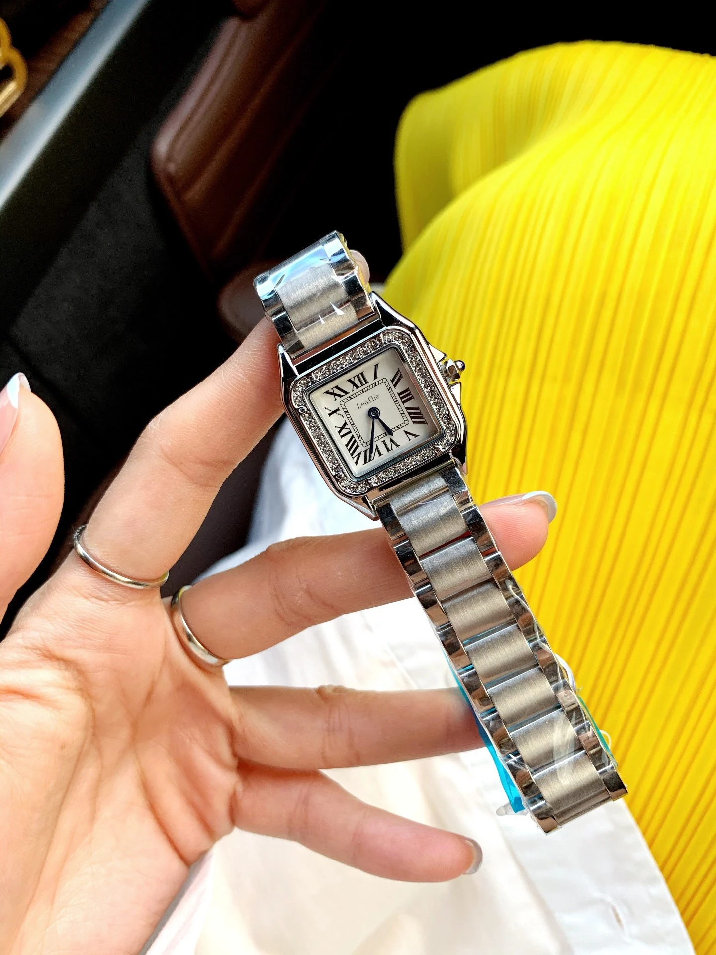 

Fashion Brand Diamond Women's Watches Stainless Steel Material Butterfly Clasp Dial Diameter 28*29mm Quartz Watch