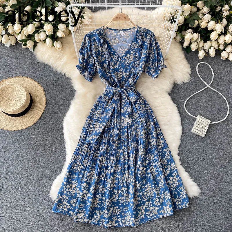 

Платье женское ТРАПЕЦИЕВИДНОЕ с пышными рукавами, V-образным вырезом и поясом