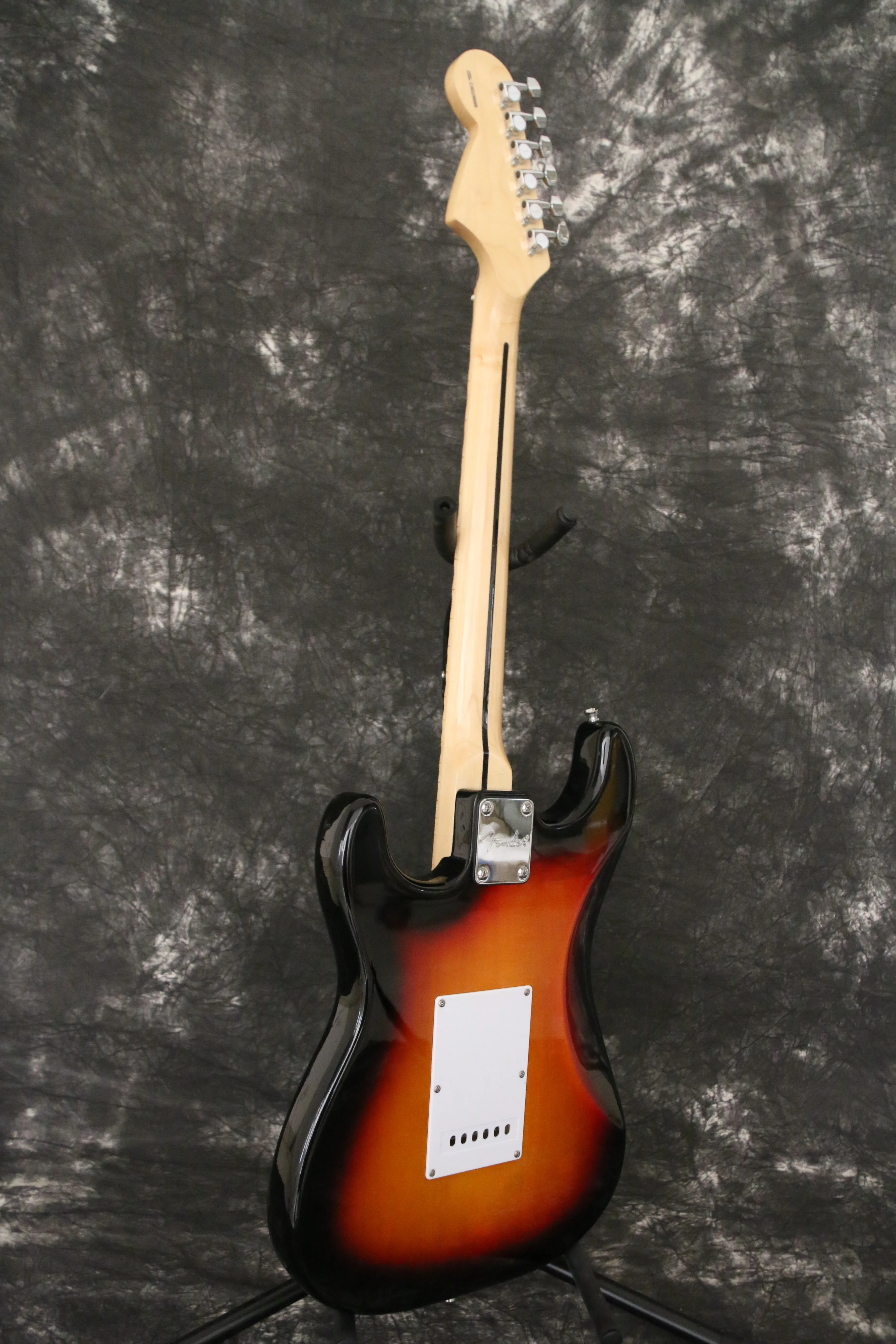 Глянцевая sunburst цветная зубчатая электрическая гитара ra звукосниматели sss клен шеи skunt инкрустация шеи назад гитара