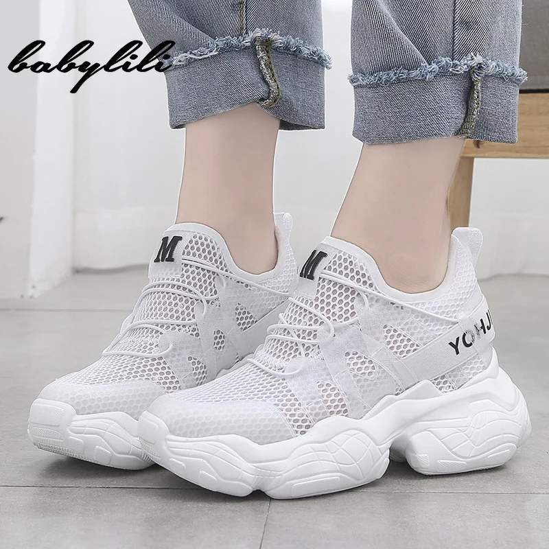 Женские белые кроссовки на платформе удобные дышащие сетчатые плоской подошве