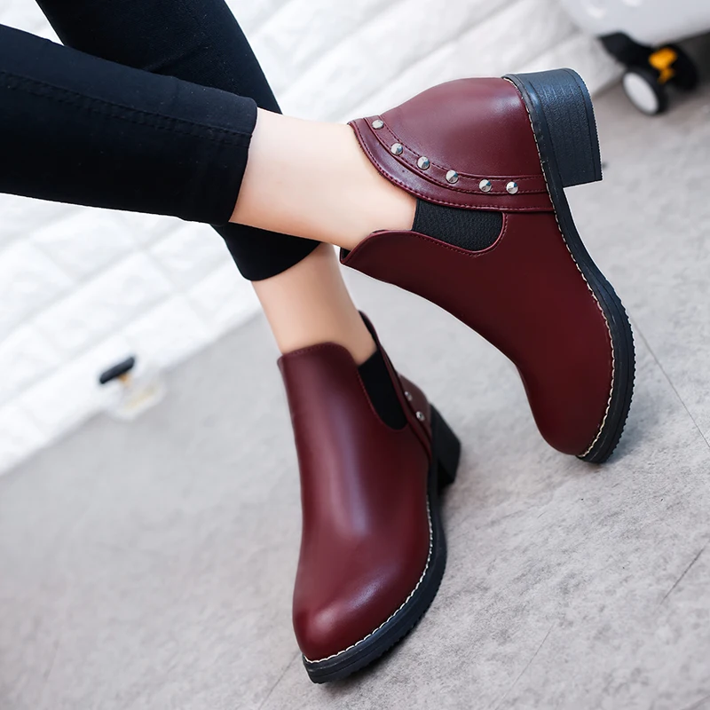 Женские ботинки с круглым носком Черные ботильоны заклепками осенне зимние a672