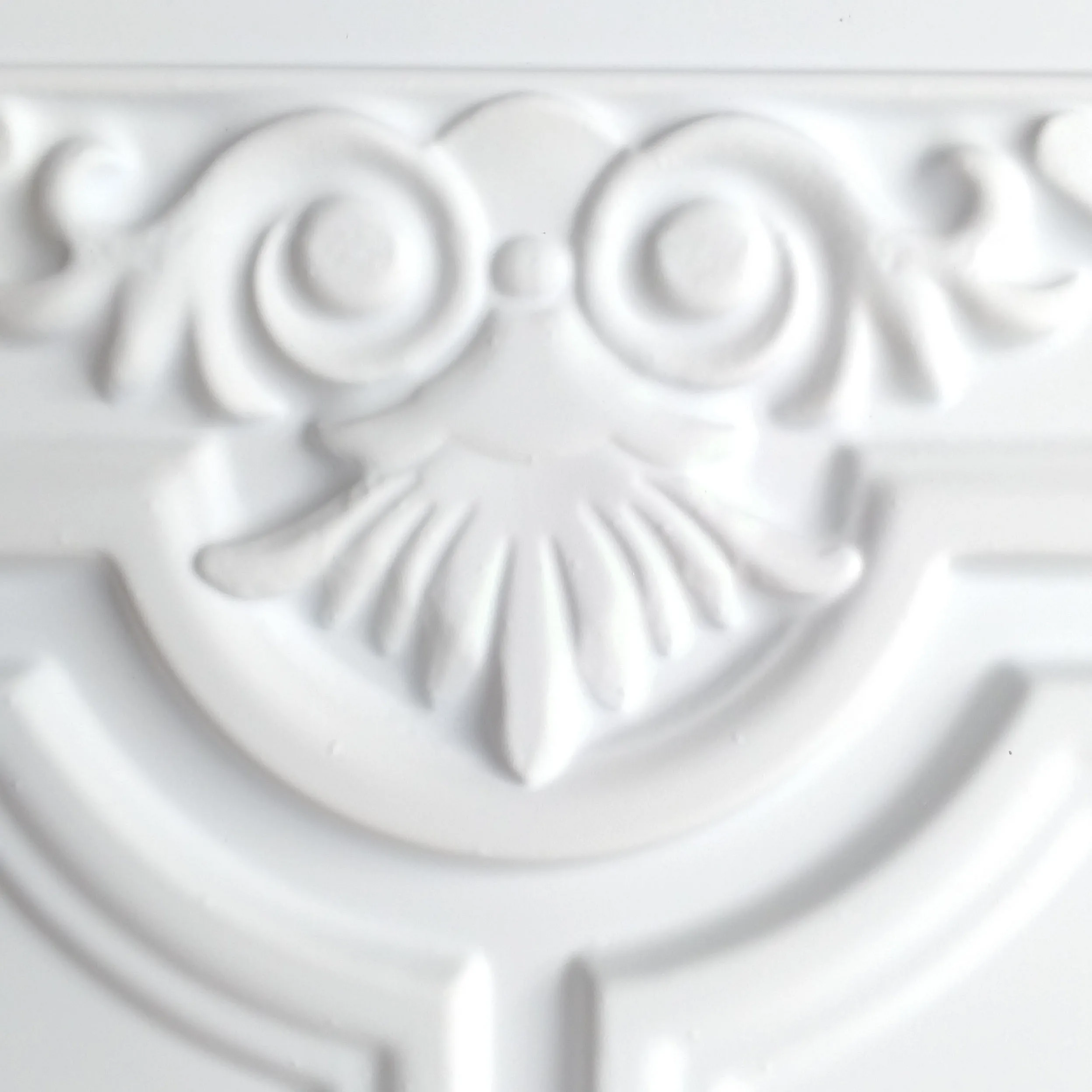 Потолочная плитка из искусственного олова окрашенные белые матовые цветные