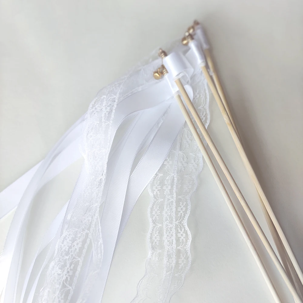 50 Uds encaje blanco cinta varitas para boda con oro Bell 20 piezas Uds cinta de la boda Hada de palo girando serpentinas fiesta Prop varitas-4