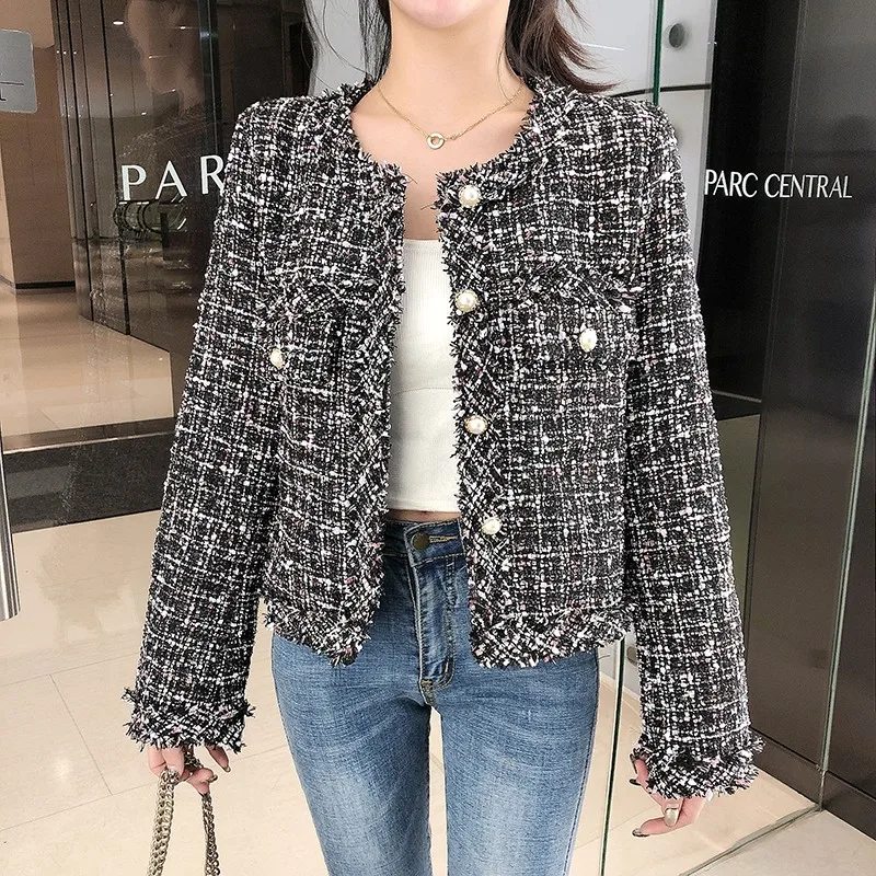 

2021 Autumn Women Tweed Jacket Fashion O-Neck Tassel Pearls Single Breasted Plaid Suit Coat Office Ladies Elegant Short Jackets