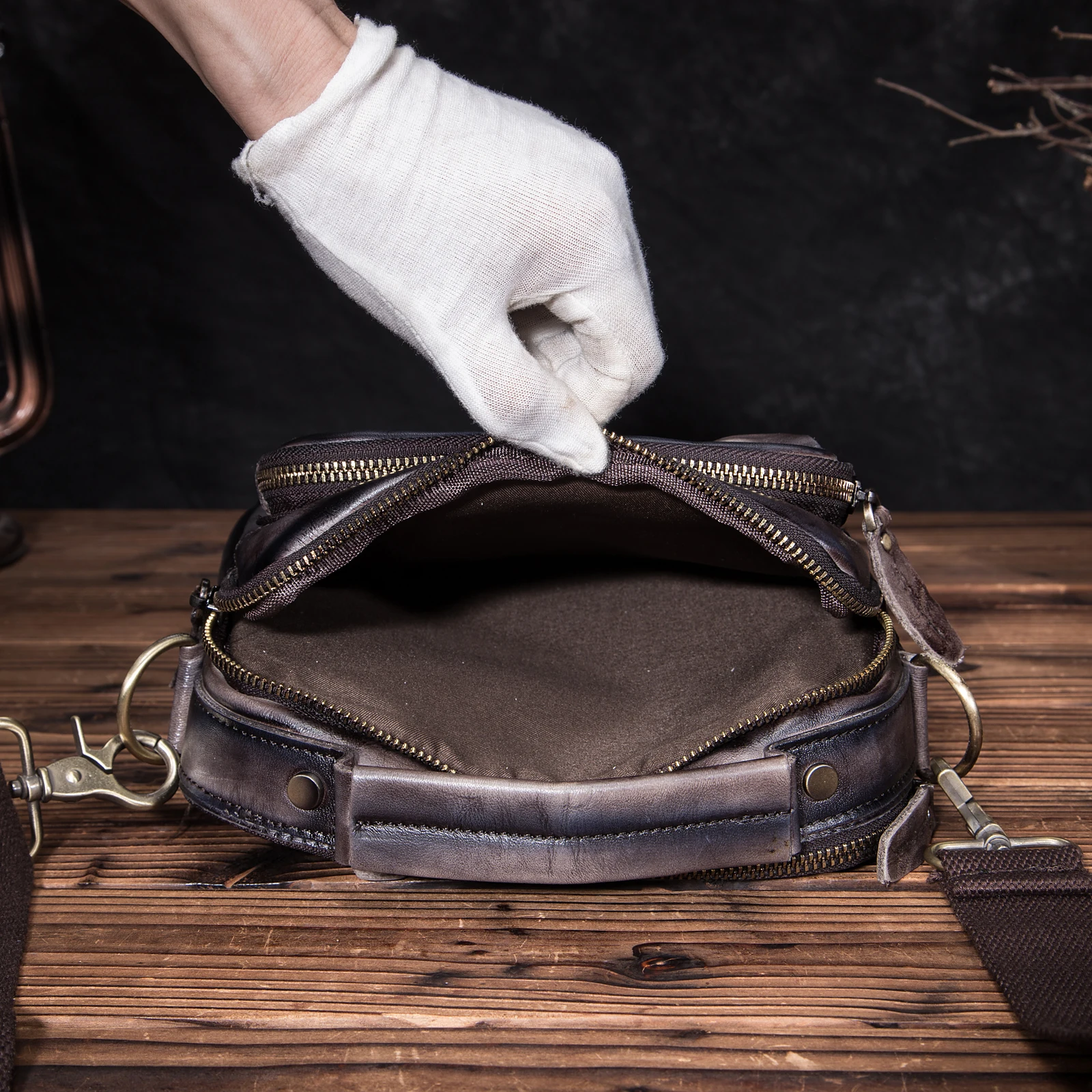 

Quality Leather Male Casual Design Shoulder Messenger bag Cowhide Fashion Cross-body 8" Tablet Tote Mochila Satchel bag 149-dc