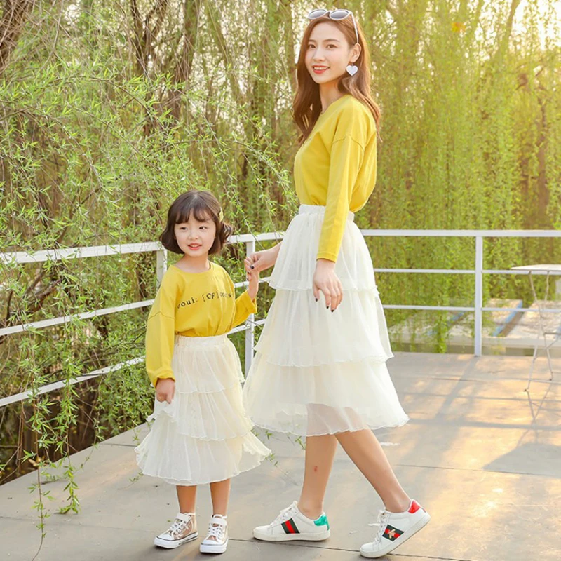 2019 г. Комплекты футболок и платьев Одинаковая одежда для мамы дочки Хлопковые