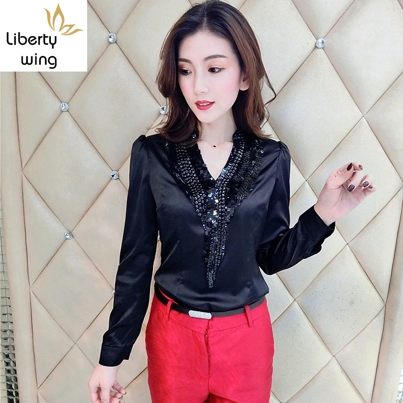 Женская блузка с блестками приталенная V-образным вырезом и длинным рукавом в