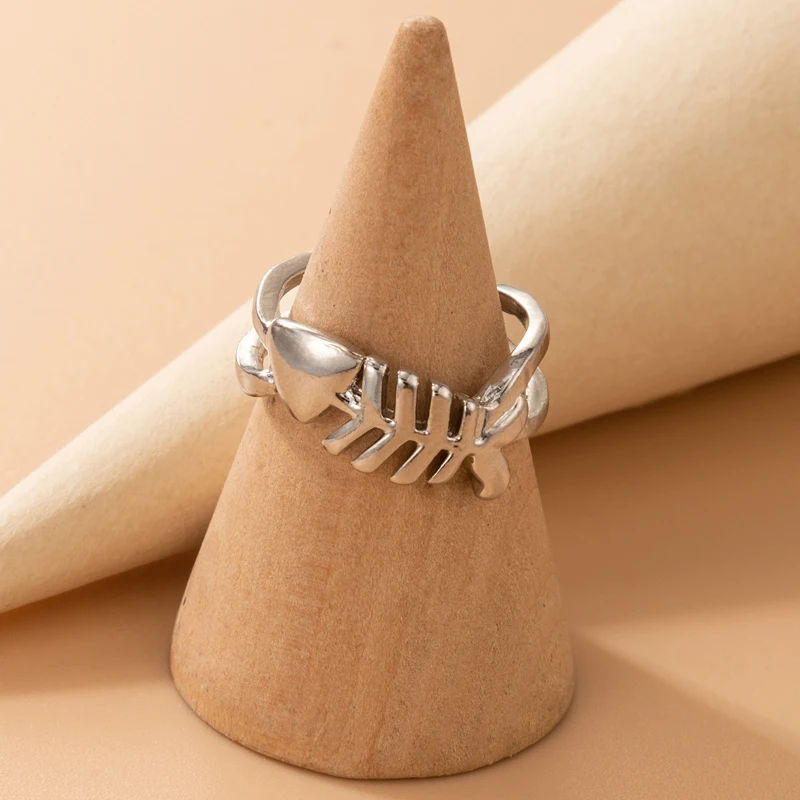 Кольцо женское в виде рыбьей кости с геометрическим рисунком | Украшения и