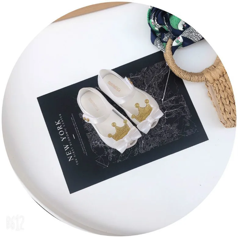 Mini Melissa/Новинка года; прозрачная обувь; детская обувь принцессы с круглым открытым носком и бантом; мягкие и удобные сандалии; обувь на каблуке 14-16,5 см
