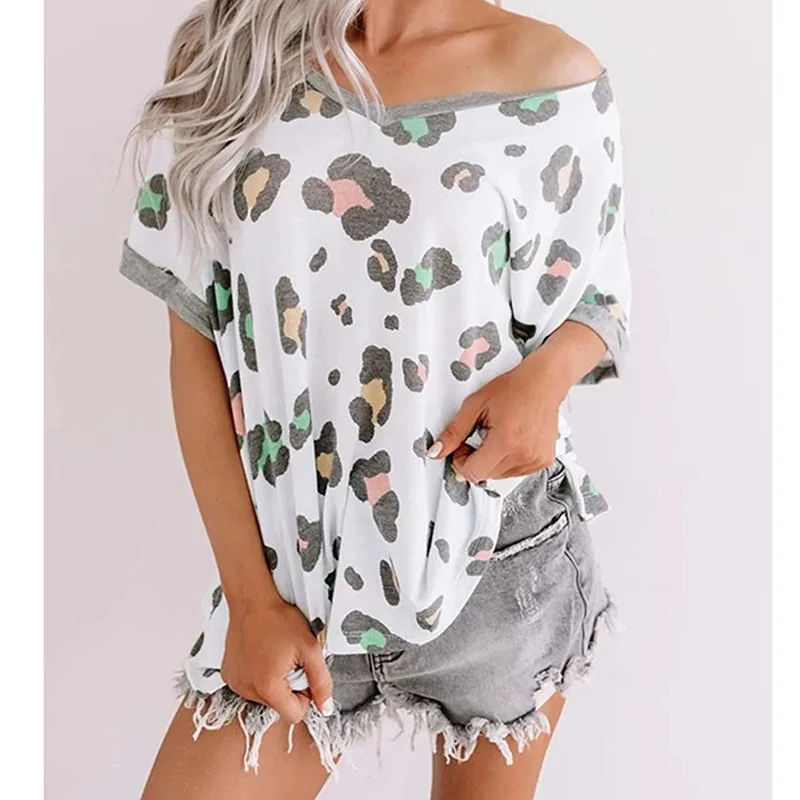 

Женская свободная футболка с коротким рукавом, V-образным вырезом и принтом