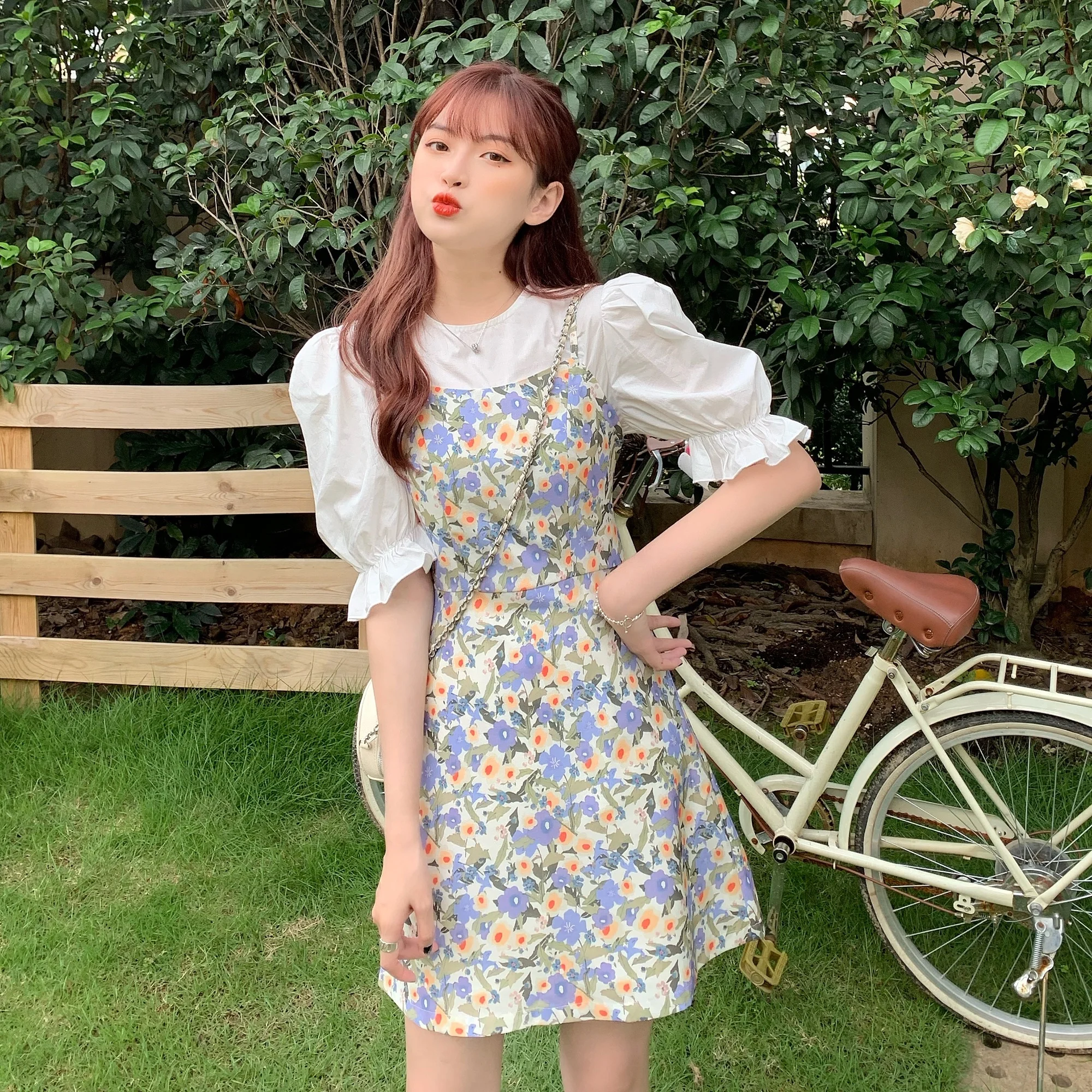 

Spring and Summer Internet Celebrity Fried Street Hong Kong Style Suit Women's Retro Chic Salty Sweet Fashion Suspenders Floral