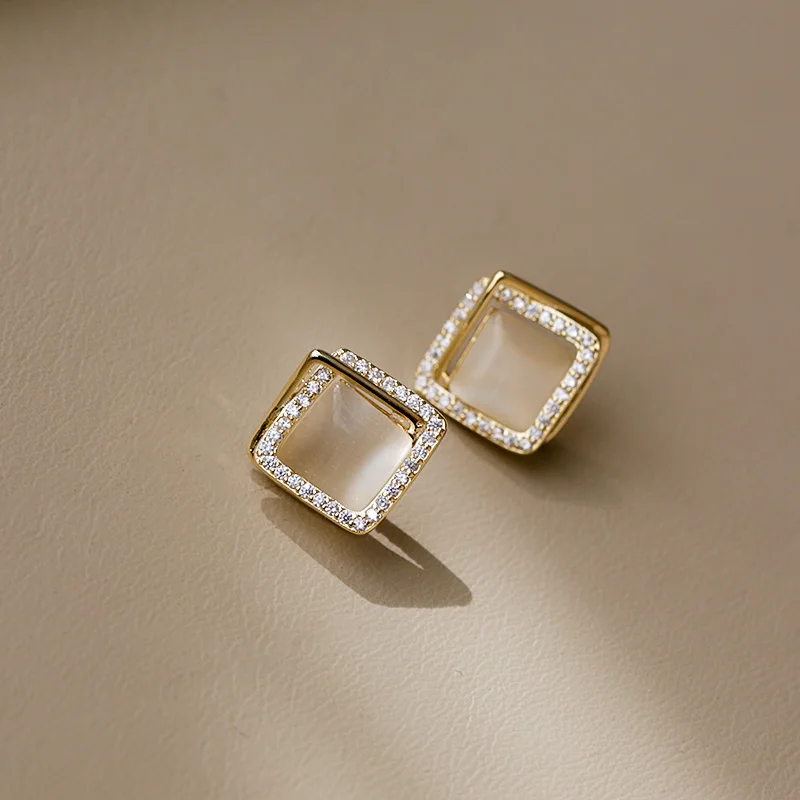 

Ear Clip without Pierced Female Fairy Mori Style Temperamental Fairy High-Grade Female Small Cat Eye Ear Studs 2020 New Fashion