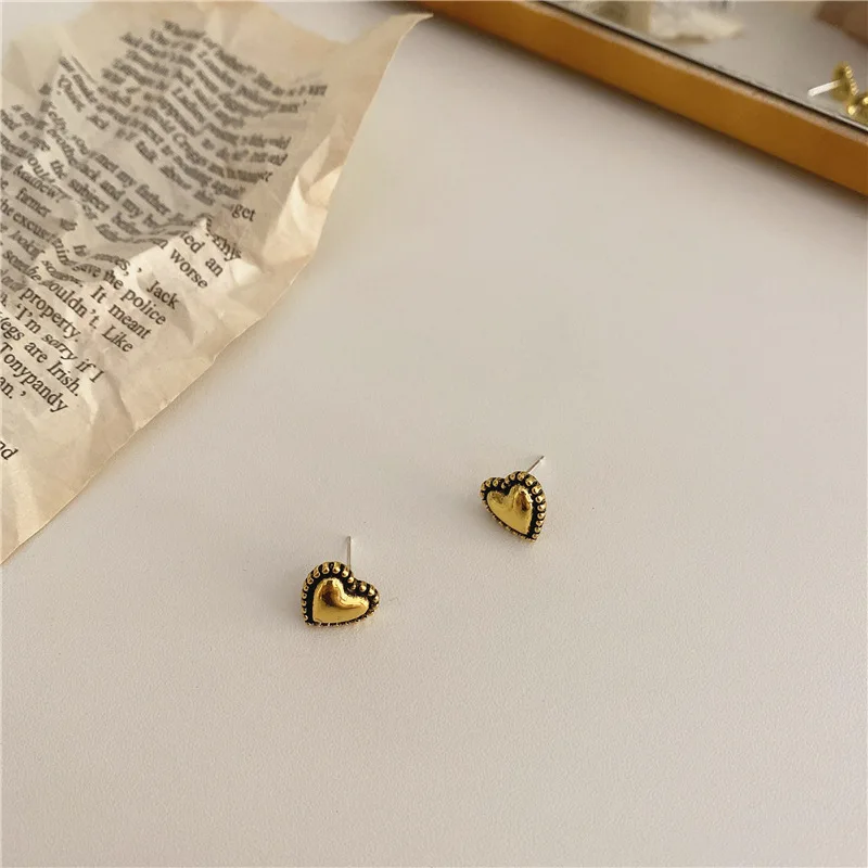 

Korean retro small chic heart cute stud earrings for woman Aesthetic fashion silver color Jewelry office accessorie 2020 new