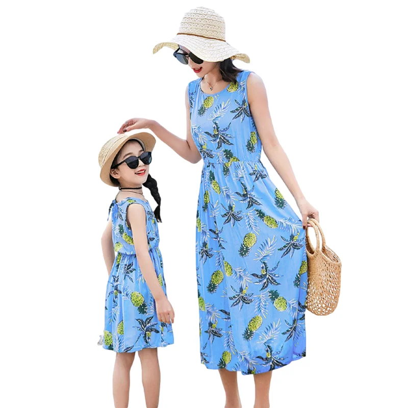 Летнее для пляжа в богемном стиле мамы и детей трапециевидные безрукавные платья