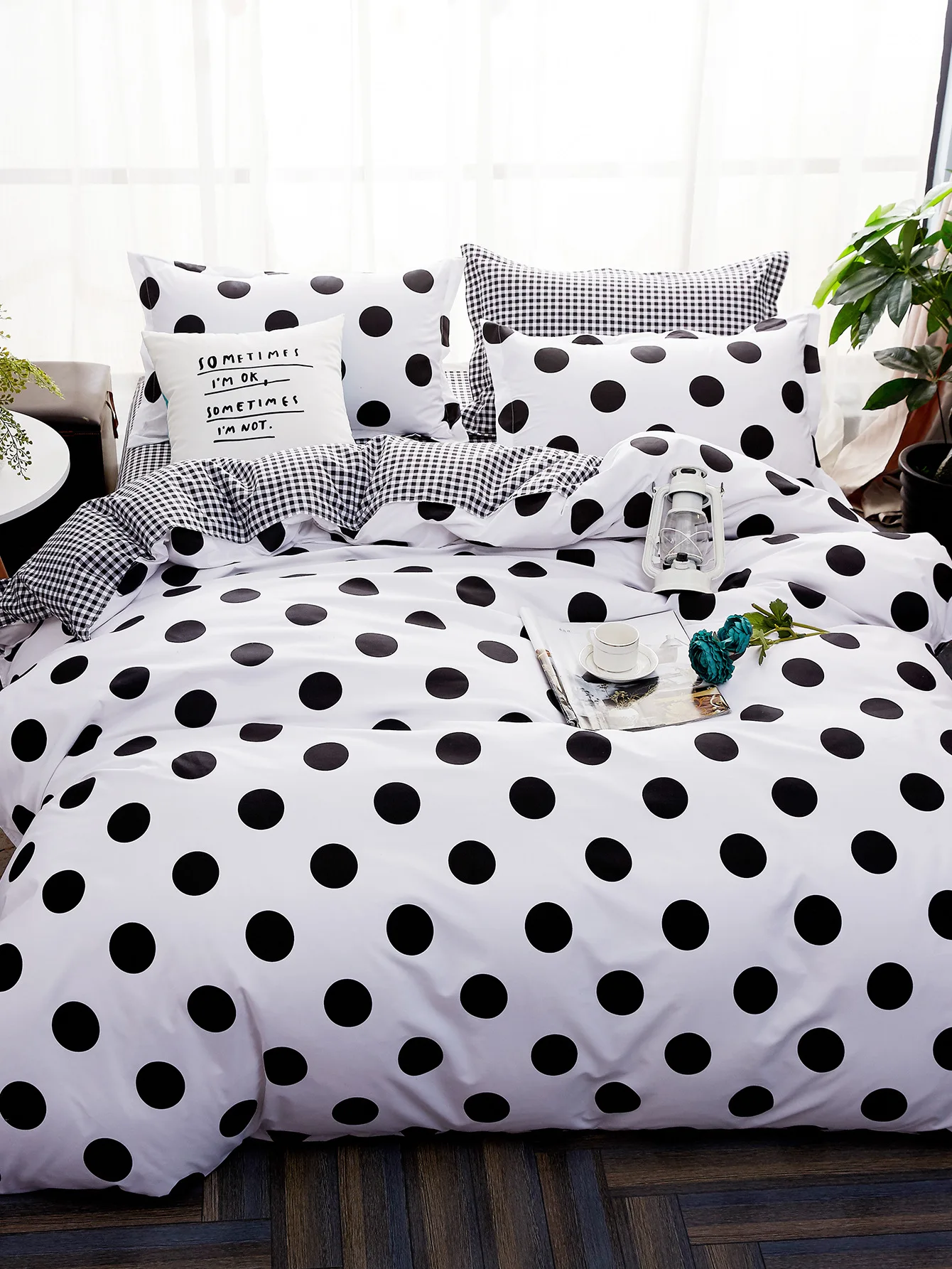 С яркими рисунками из мультфильма про динозавров планета дети мальчик роскошное