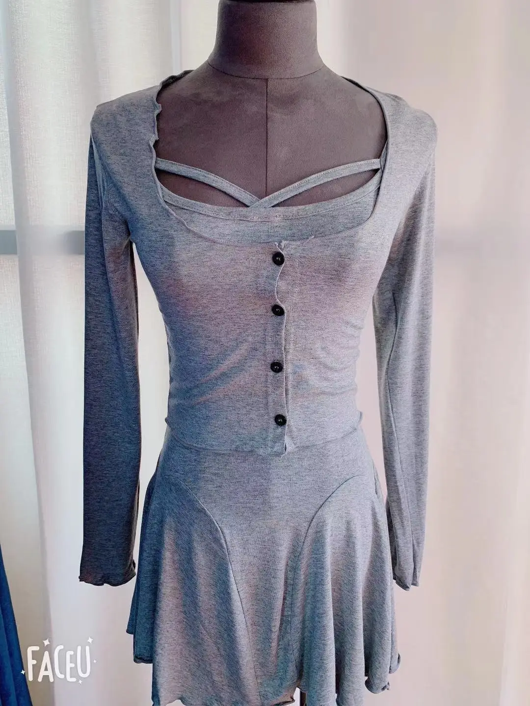 Женский костюм из двух предметов облегающее эластичное мини-платье на пуговицах