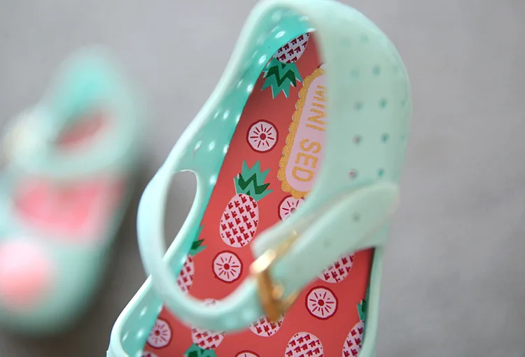Mini Melissa/Женская обувь; Новинка года; детская обувь с дырками, украшенная фруктами; нескользящая прозрачная обувь; обувь для девочек из ПВХ на резиновой подошве