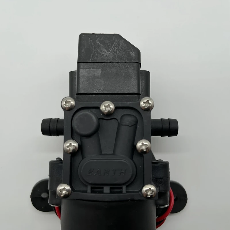 

Reflux Type 12V 70W 4-6L/min Micro Diaphragm Self-priming Water Pump Right Outlet Spray Watering Car Wash