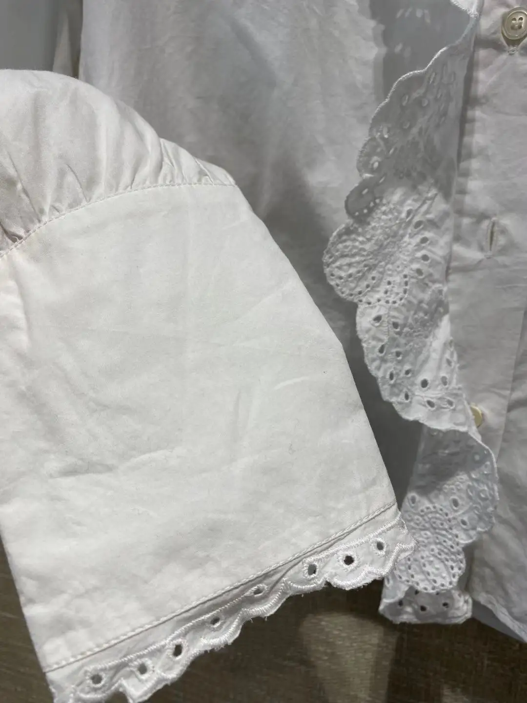 

Embroidered Hollow Out Shirt Women Summer Autumn White Cotton Luxuriou Vintage Blouse Vetement Office Lady Casual Tops 2021