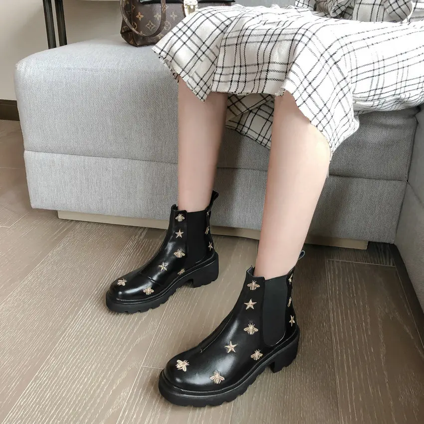 Новинка 2019 г. женские ботинки Челси с вышивкой ботильоны из коровьей кожи на