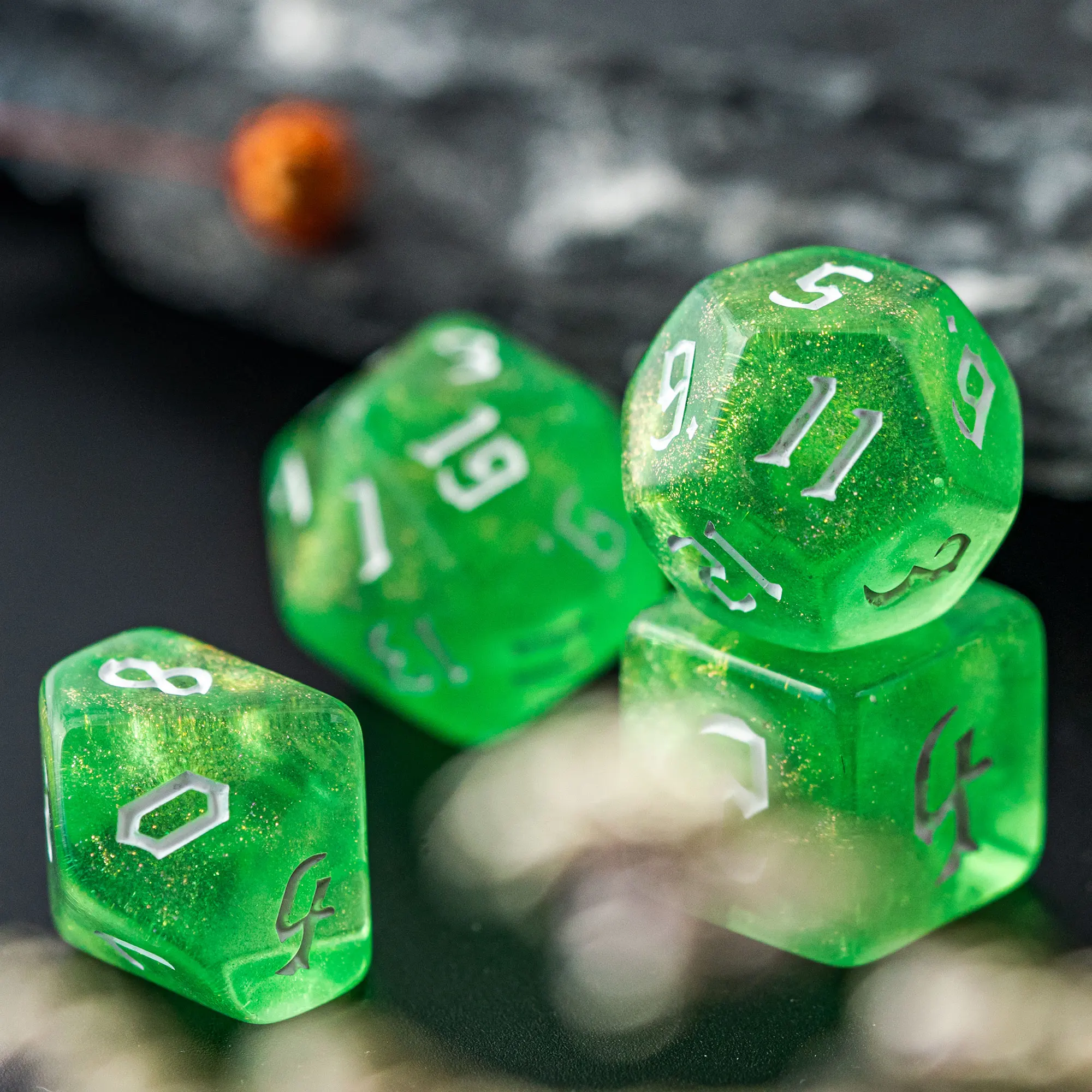 

7Pcs/Set Green/White DND Dice Set D4 D6 D8 D10 D% D12 D20 Translucent Polyhedral Dice for Role Playing Board Game D&D TRPG MTG