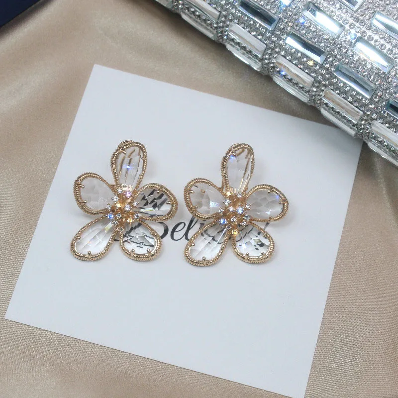 Блестящие боковые новые аксессуары большие стеклянные серьги гвоздики в форме