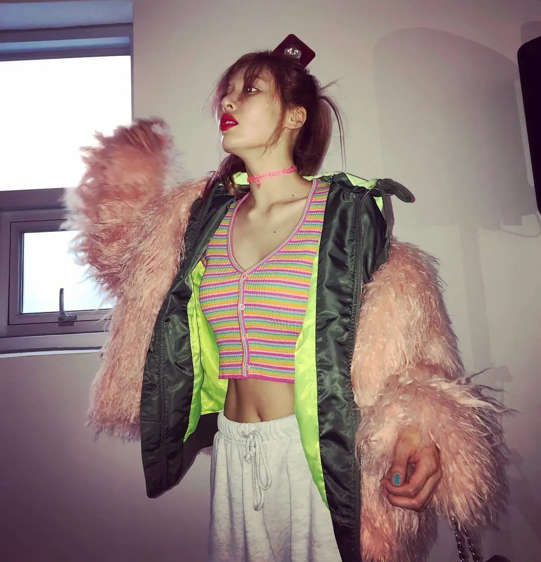 Kpop 4Minute Kim Hyun A same Rainbow color Трикотажная футболка с коротким рукавом женская летняя сексуальная тенниска с треугольным вырезом корейские футболки топы