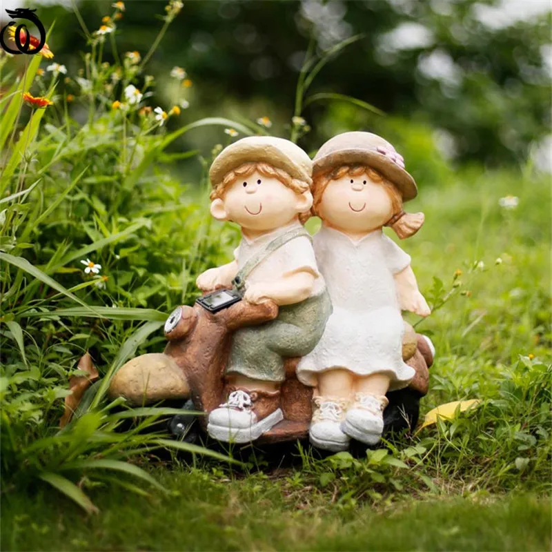 

WU CHEN LONG Garden Balcony Courtyard Decor Statue Resin Cute Child Solar Energy Sculpture Home Villa Figurine Decoration R6881