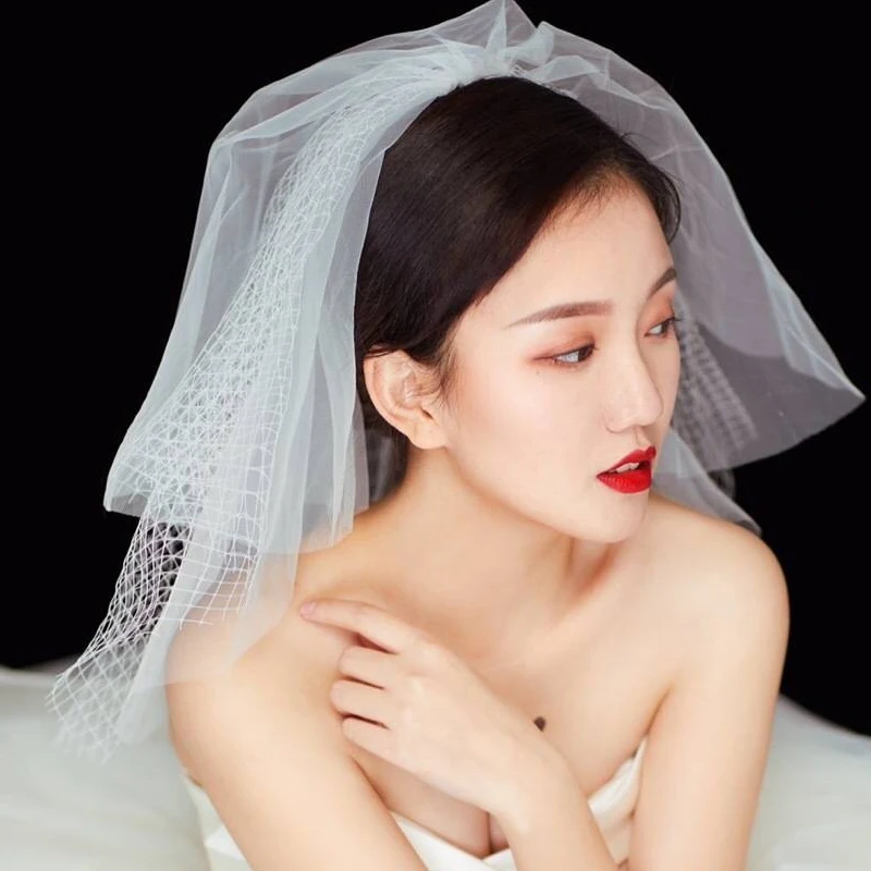 Простые Женские Свадебные вуали цвета слоновой кости с металлическим гребнем