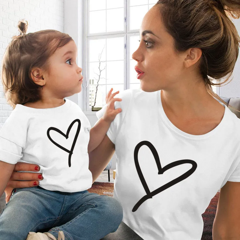 Фото 1PC Fashion Mommy and Me Heart Print Matching Tshirt Mom Daughter Dad and Son Family Look Clothes T Shirt Mother's Day Gift №2