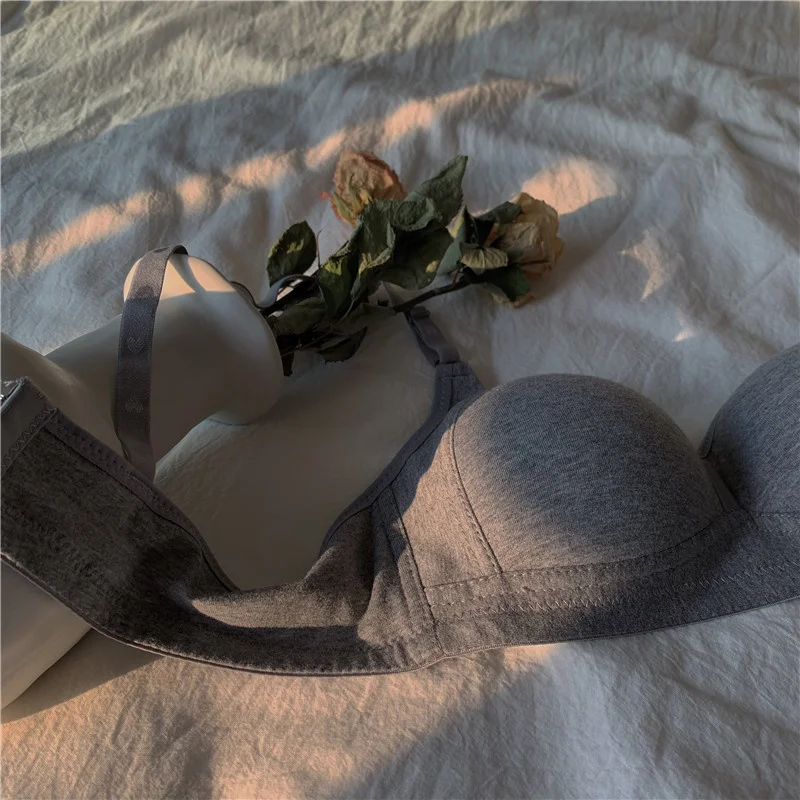 Женский бюстгальтер без стальных косточек однотонный тонкий с собранными