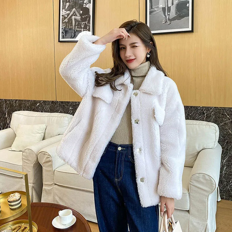 Зимняя женская короткая куртка из овечьего меха коричневая белая верблюжья