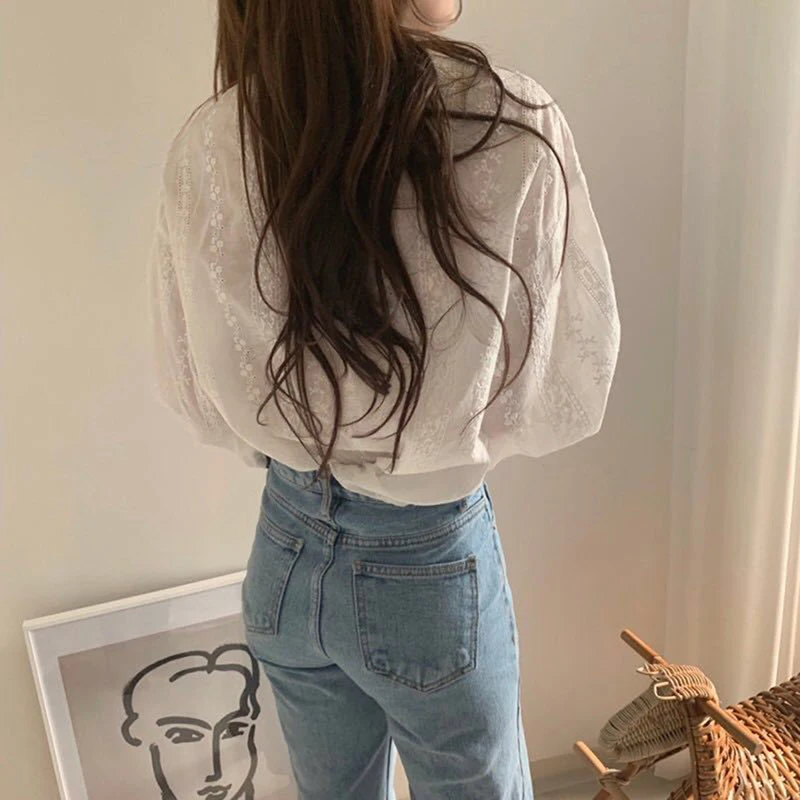 

Elegant Women Korean Style Blouses Lantern Sleeves O Neck Lace White Floral Print Blouses Vintage Casual Sweet Femme Tops