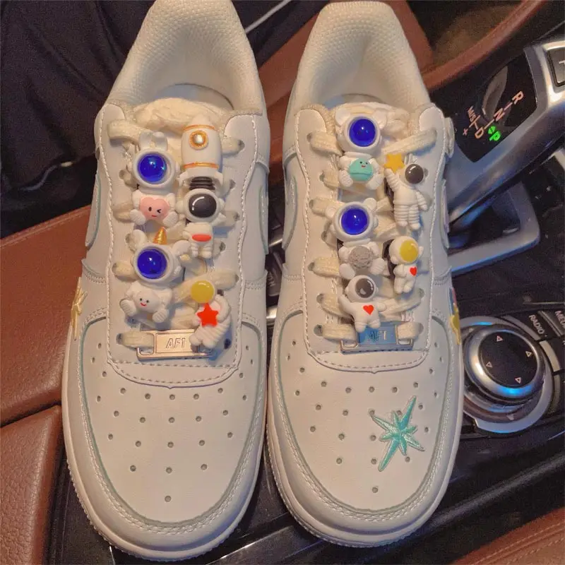 

Качественные подвески для обуви «сделай сам» для Nike Air Force 1, Симпатичные Подвески для кроссовок в виде астронавта, дизайнерские милые Подвес...