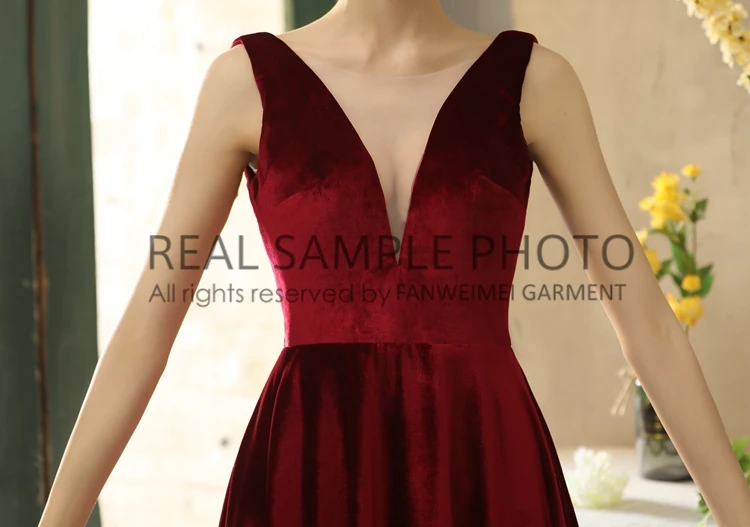 Простое бархатное вечернее платье с V образным вырезом открытой спиной длиной