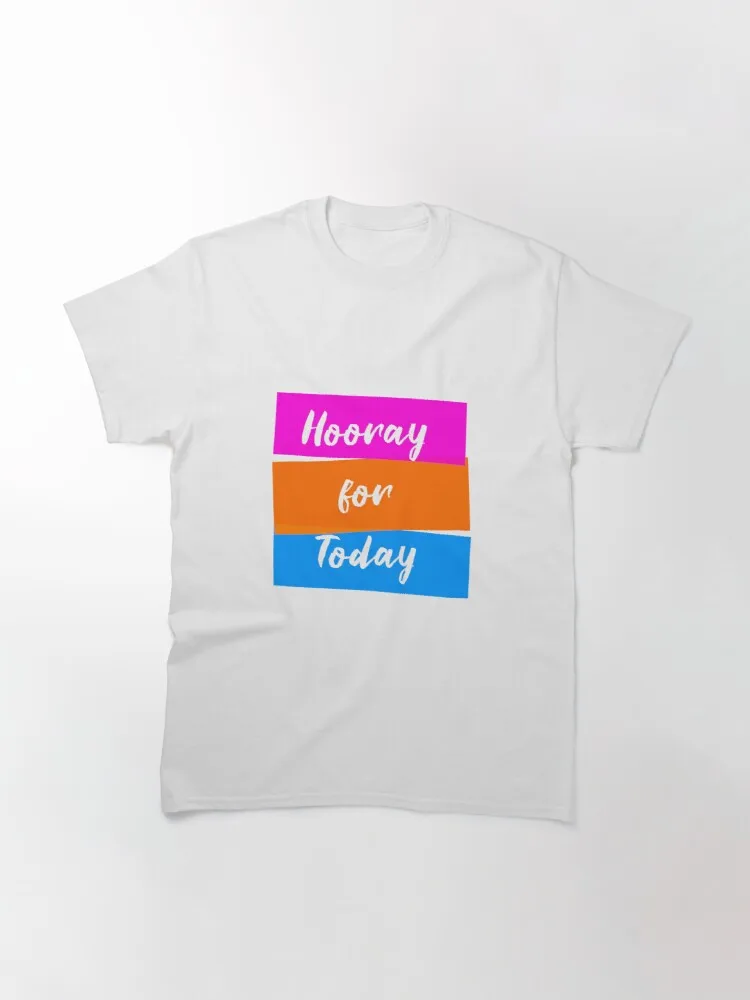 

Женская Классическая футболка Hooray для сегодняшнего сезона