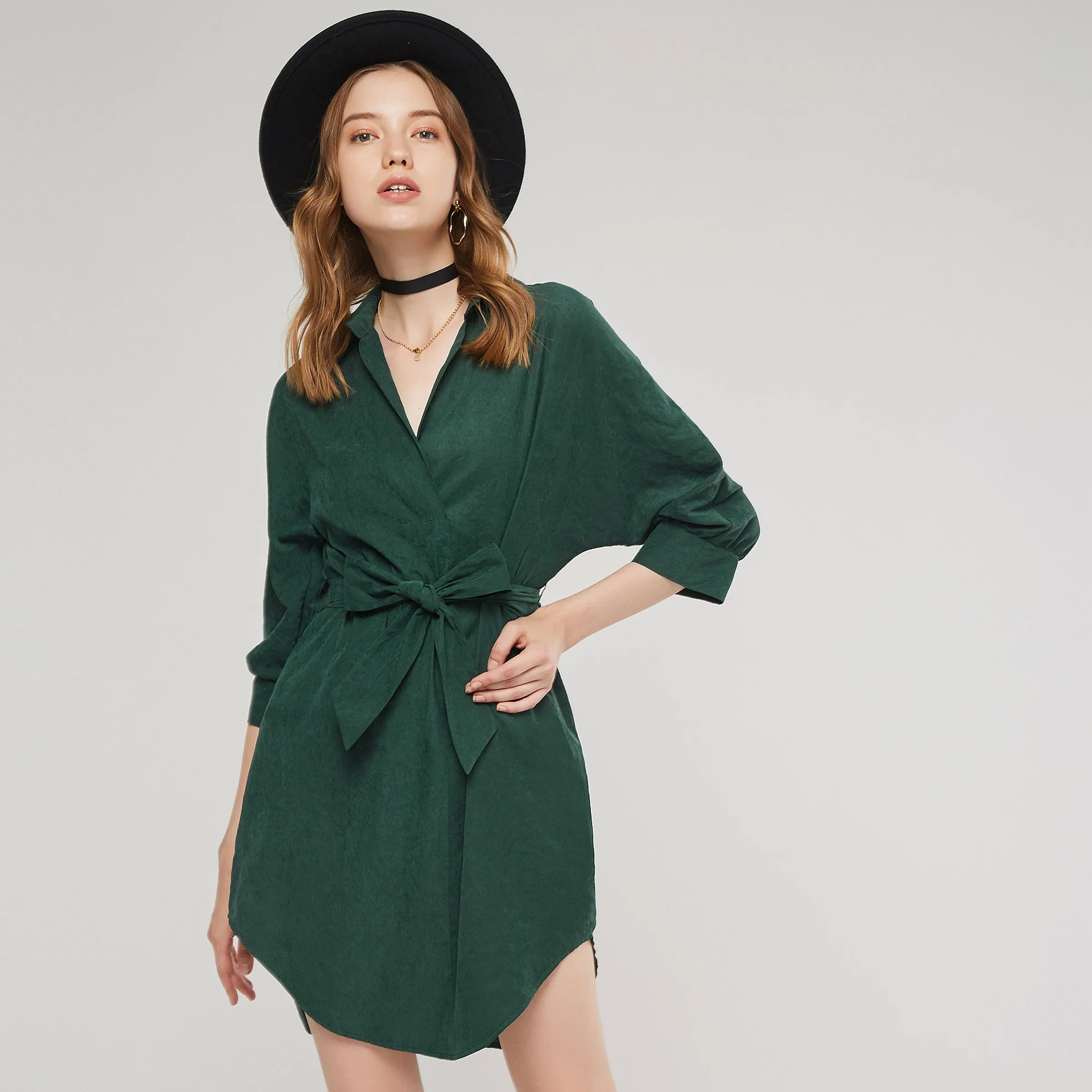 Женское мини платье в стиле бохо элегантное поло с асимметричным поясом на