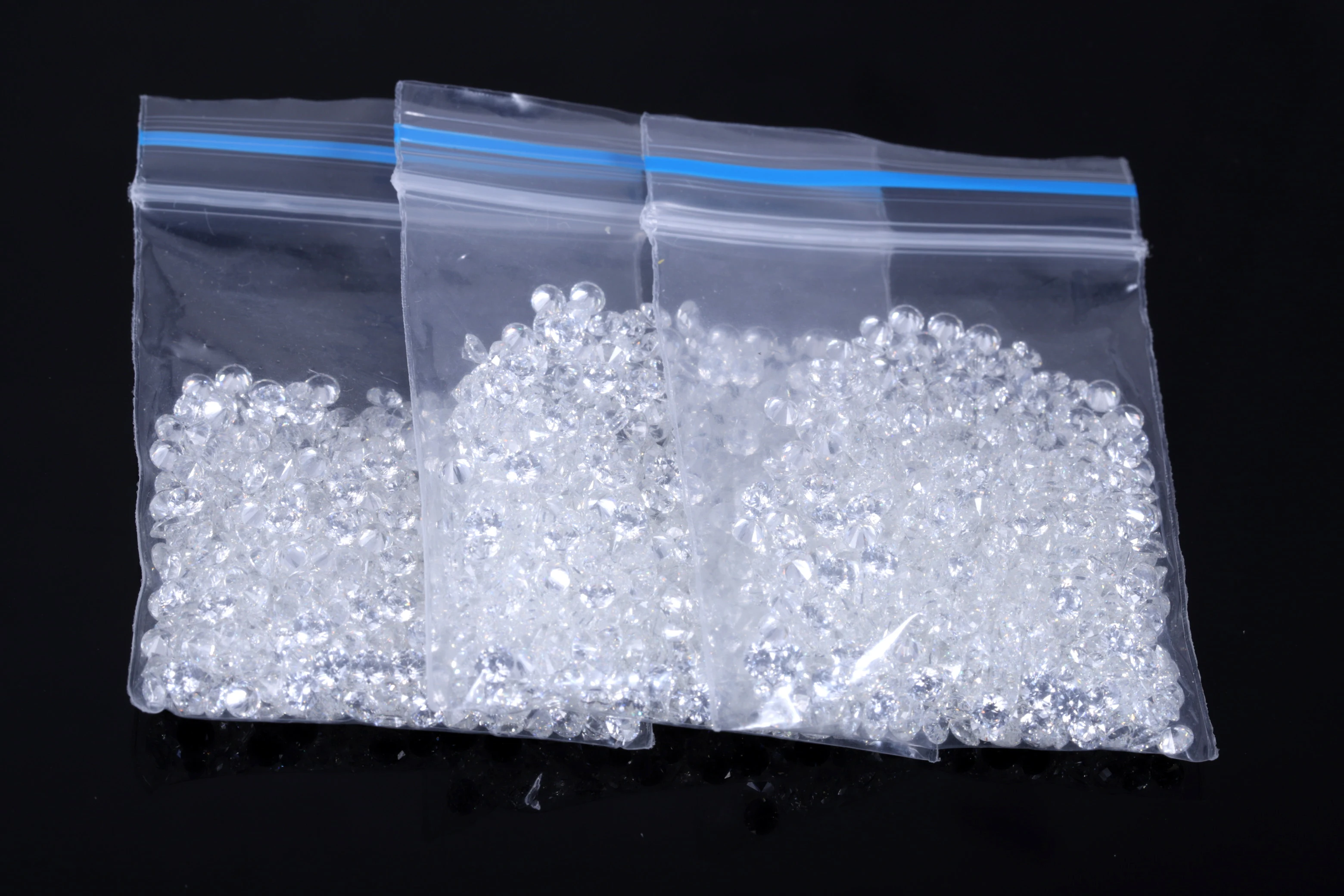 

Zhanhao 17pcs 2.5mm D-L Color Moissanite 0.06ct Loose Stone Round Brilliant Cut VVS Excellent Cut Test Positive Total 1 Carat