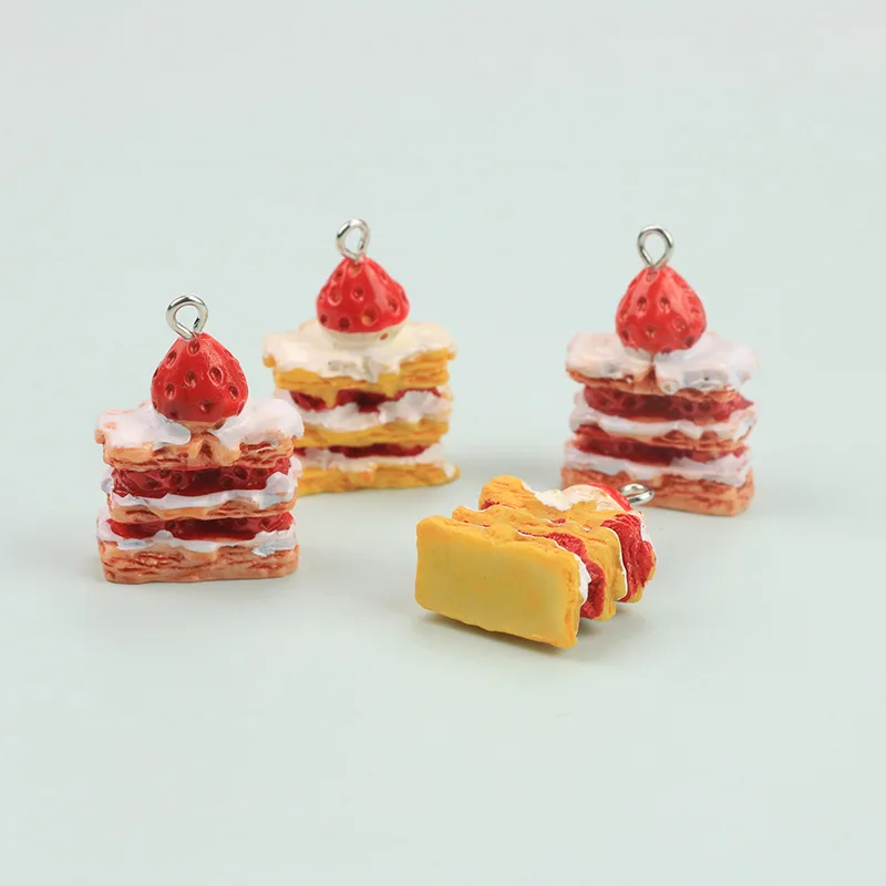 10 шт. милые Подвески из смолы в виде клубники для торта, подвески для самостоятельного изготовления, имитация еды, серьги, брелок, модные ювелирные изделия, аксессуары P144