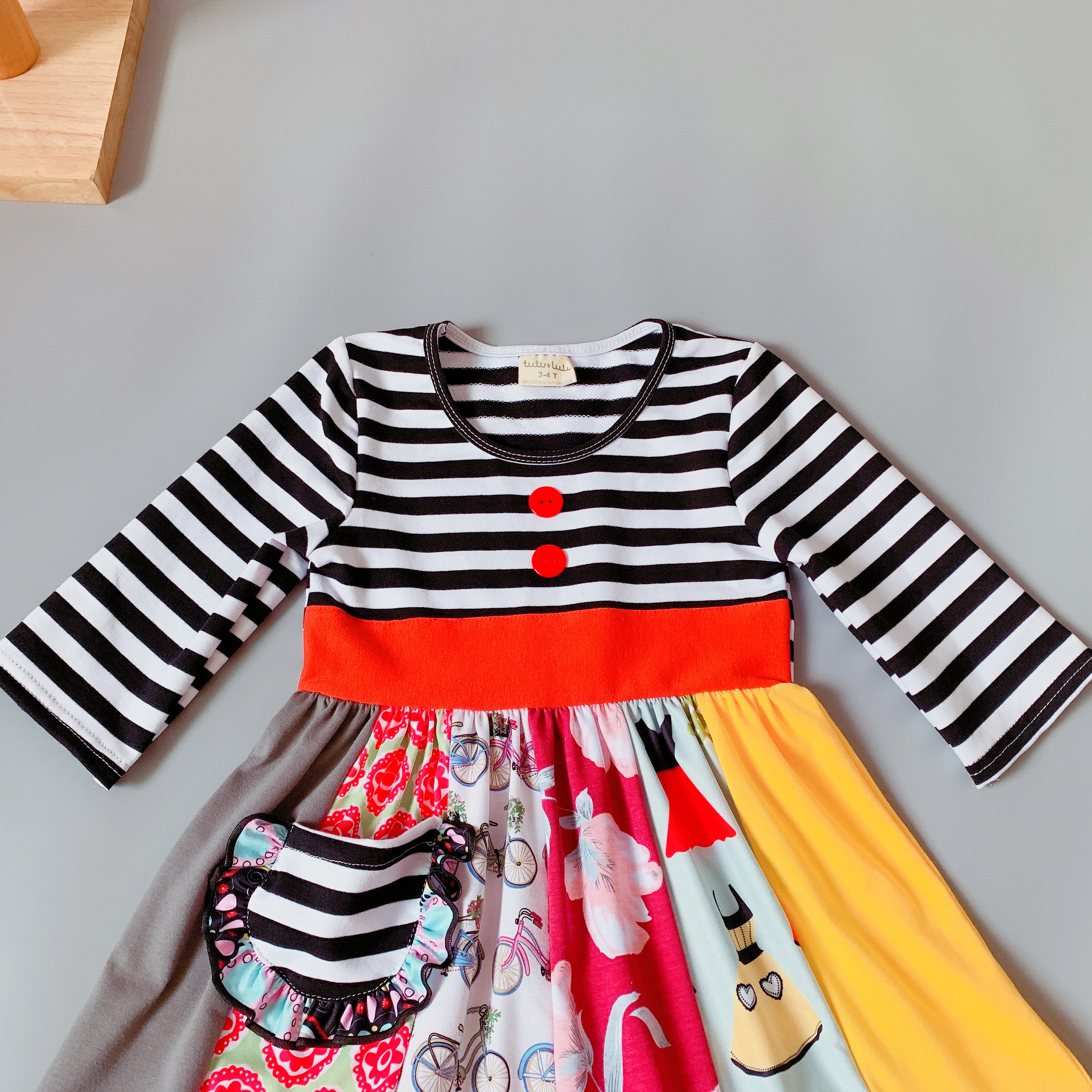 Sping/Winter Thick New Ddesign Black Stripe Ruffle Full Sleeves Style with Flower Trim and Pocket Baby Girls Dress for Present | Детская