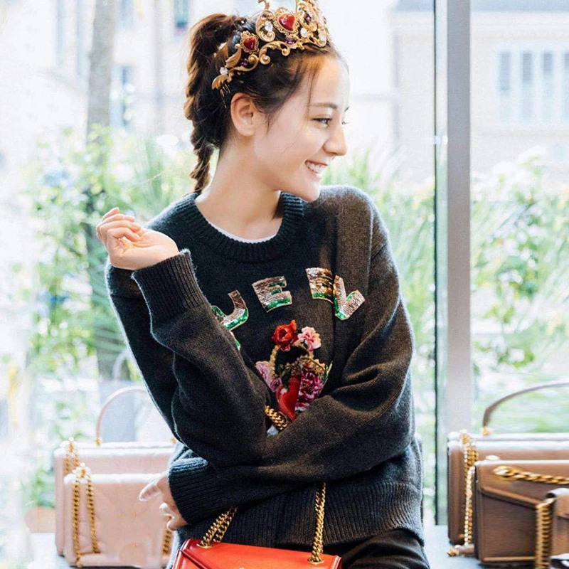 Женский свитер с круглым вырезом и длинными рукавами расшитый блестками пуловер