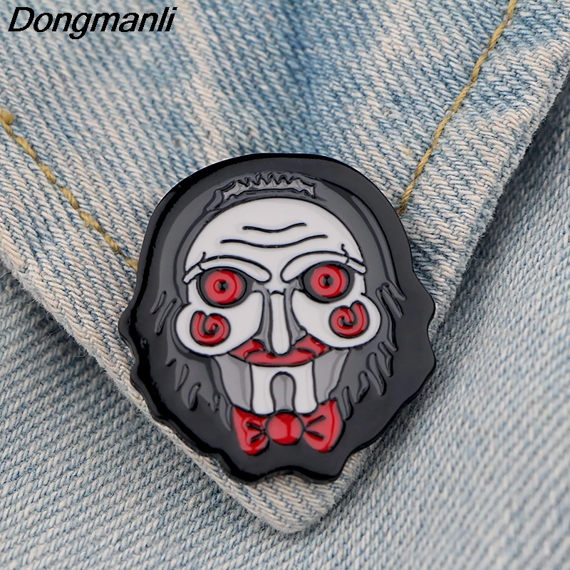 P3997 Dongmanli фильм ювелирные изделия пилы маска марионетки металлическая Глянцевая шпильки и броши крутой Нагрудный значок подарки