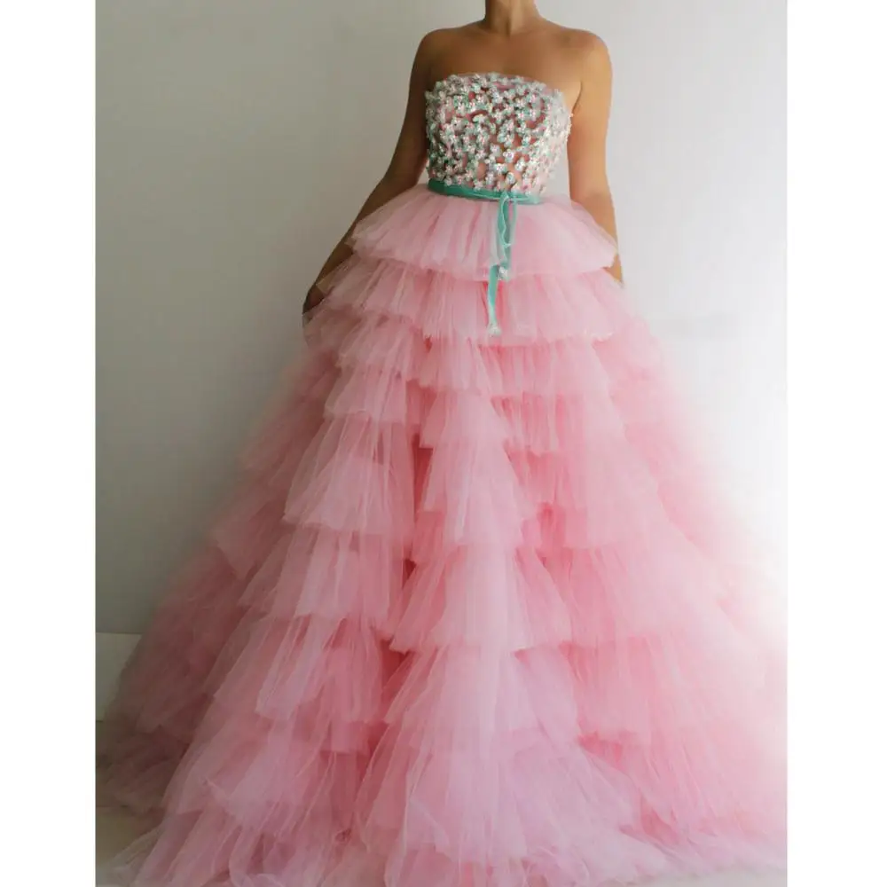 

2019 New Strapless Prom Gowns Tiered Tulle Pink Formal Dress Appliques Floor Length Pageant Evening Gowns Robe de soiree