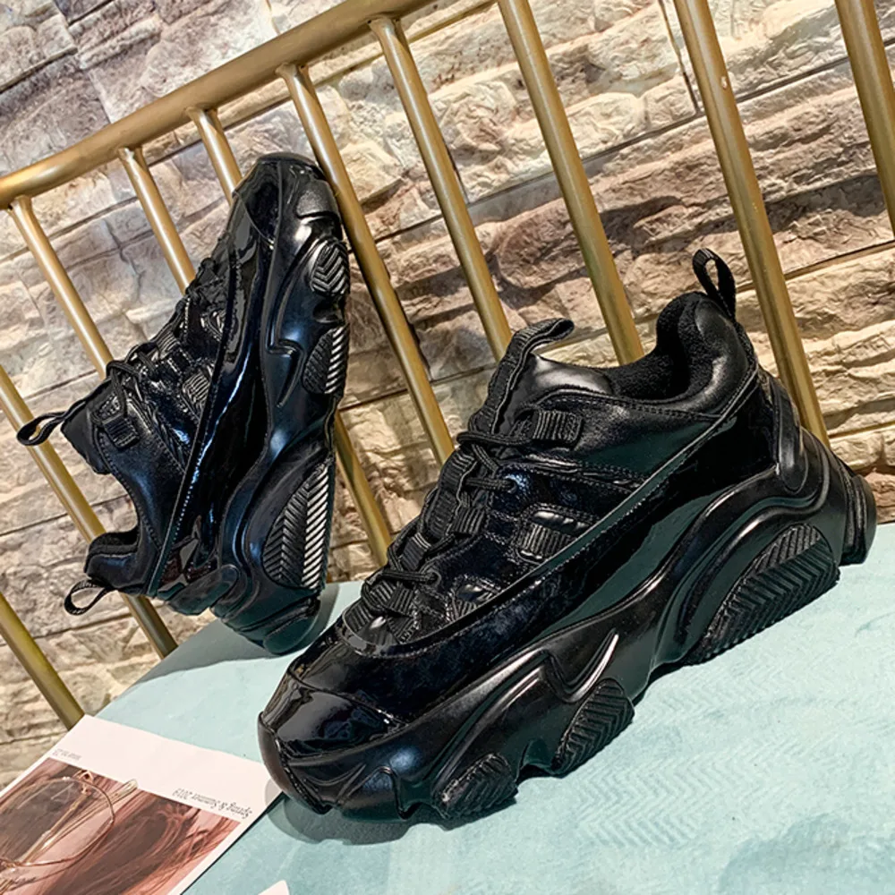 Женские кроссовки на платформе теплые толстой плюшевой подкладке со стразами