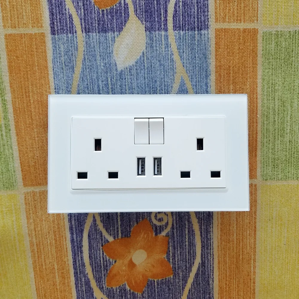 

NOVSKI Crystal Glass Panel 146 Type UK Switched Socket Wall with Dual USB Ports, 13A 110v - 250v Grounded White Black