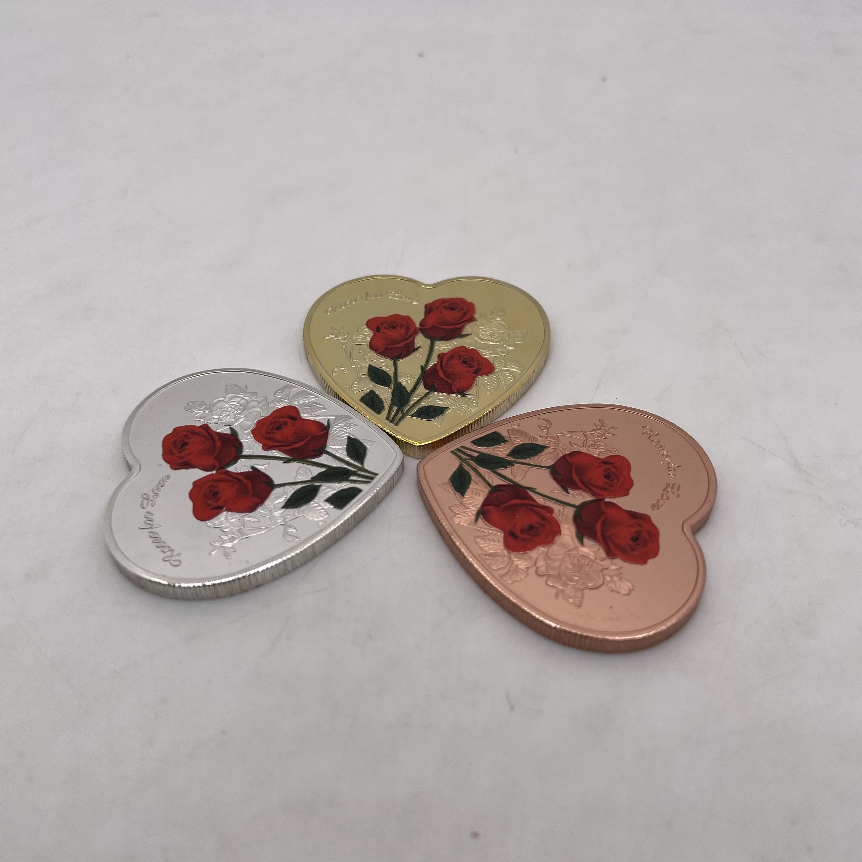 Новогодние подарки памятные монеты в форме сердца розы для влюбленных свадьбы