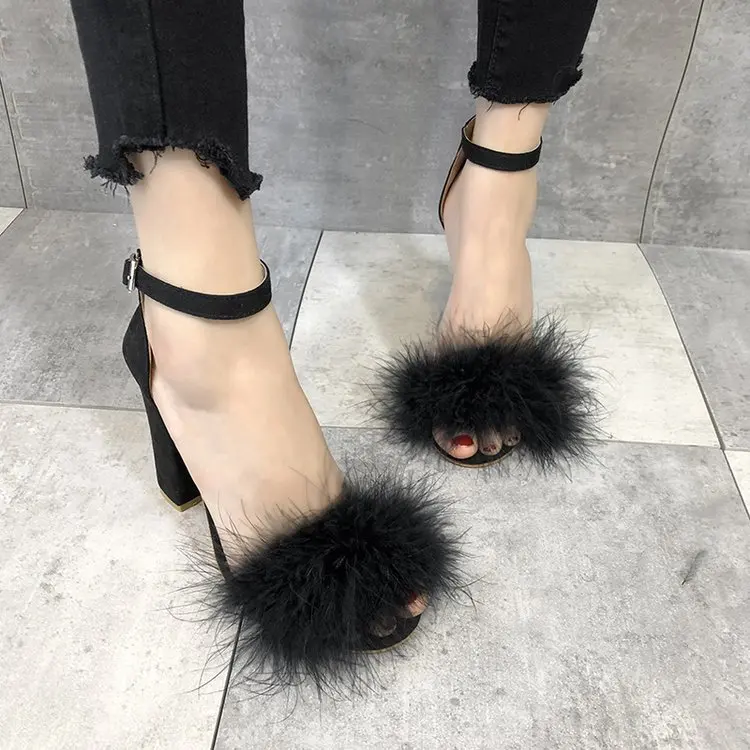 Женские босоножки на очень высоком каблуке с ремешком щиколотке из