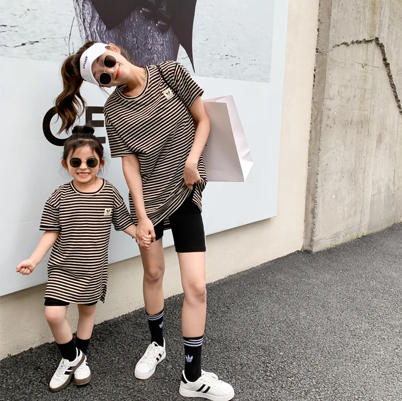 

Family Matching Clothes Summer New Casual Striped Split Cotton Long T Shirts For Mother And Daughter Mom And Girls Outfits Tees
