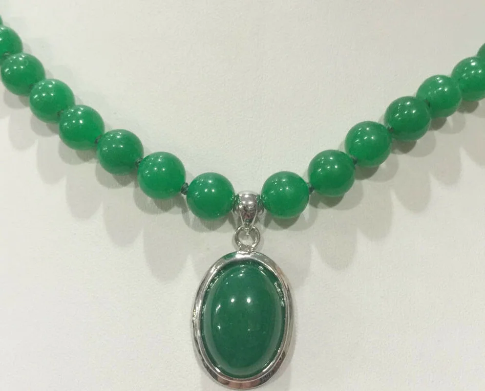 

8mm Natural Green Jade Round Gemstone Beads & Oval Pendant Necklace 18''